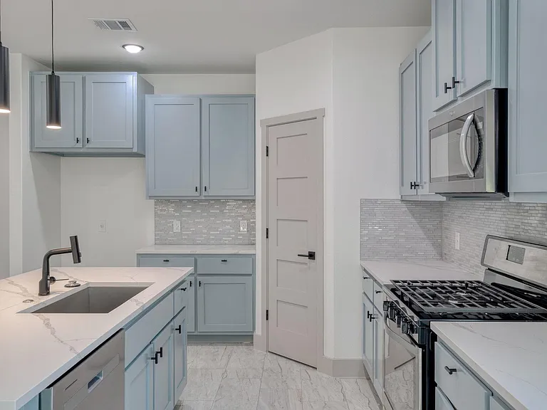 202 Washington St — Photo 8