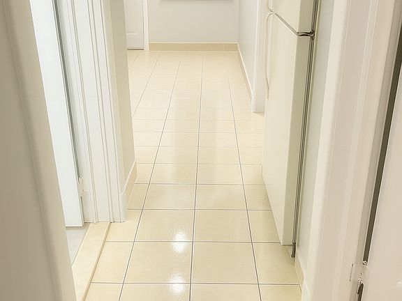 3rd image of 33 Yale St Floor 1