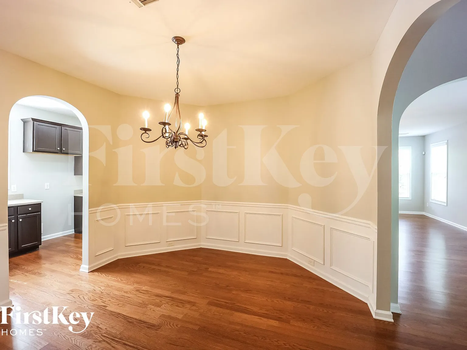 4 bed, 2.5 bath, 2748 sqft, $2,800 — Photo 4