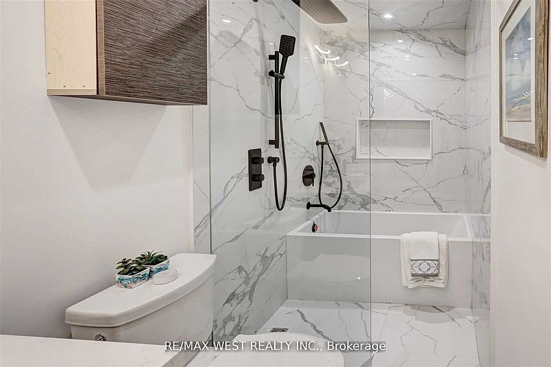 Toronto House for rent - 4 Bedrooms — photo 13