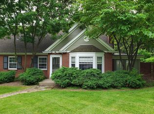 2490 Grinstead Dr, Louisville, KY 40204