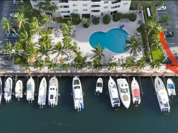 90 Edgewater Dr #D6, Coral Gables, FL 33133