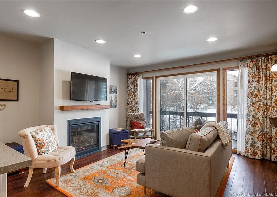 1st image of 1525 Park Ave #207