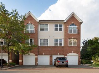 28 Lyon Ct #TOWNHOUSE, Jersey City, NJ 07305