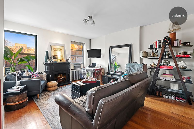 2nd image of 412 E 11th St APT 3F