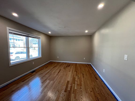 3rd image of 32 Forest Ave #32