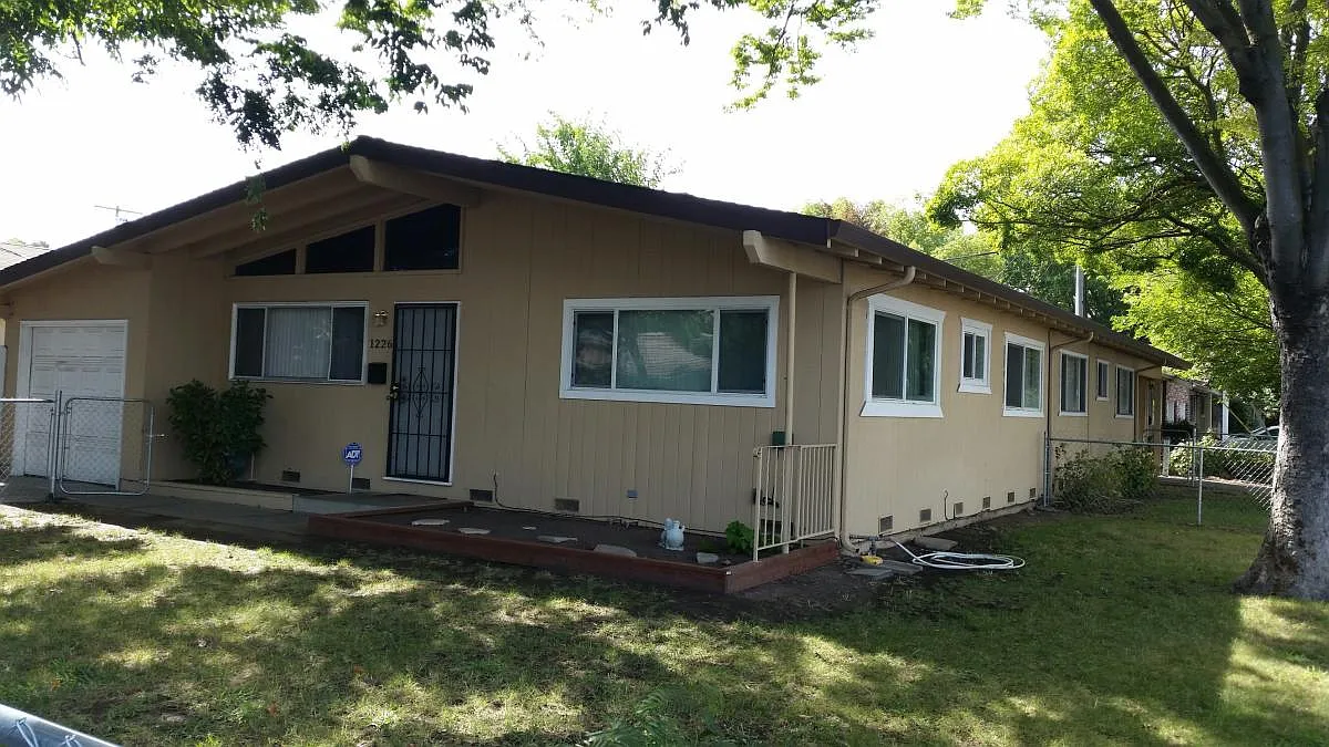 2 bed, 805 sqft, $1,800 — Photo 1