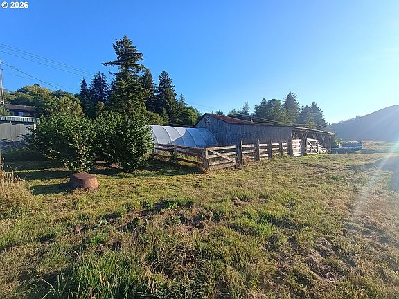 3rd image of 31450 Highway 101 S