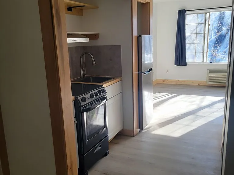Ski Town Apartments — Photo 126