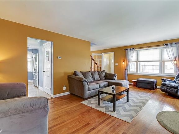 3rd image of 36 Lincoln Ave