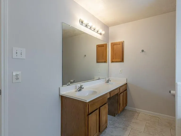 21812 Whispering Forest Dr — Photo 14