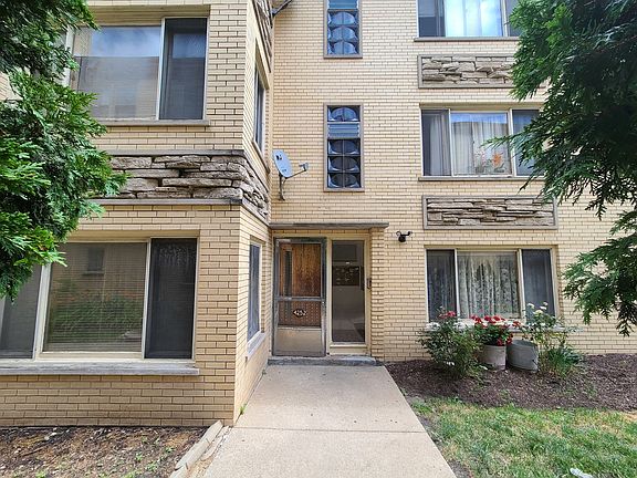 2nd image of 4252 W Lawrence Ave #3W