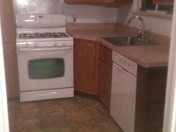 3rd image of 1010 West Ave