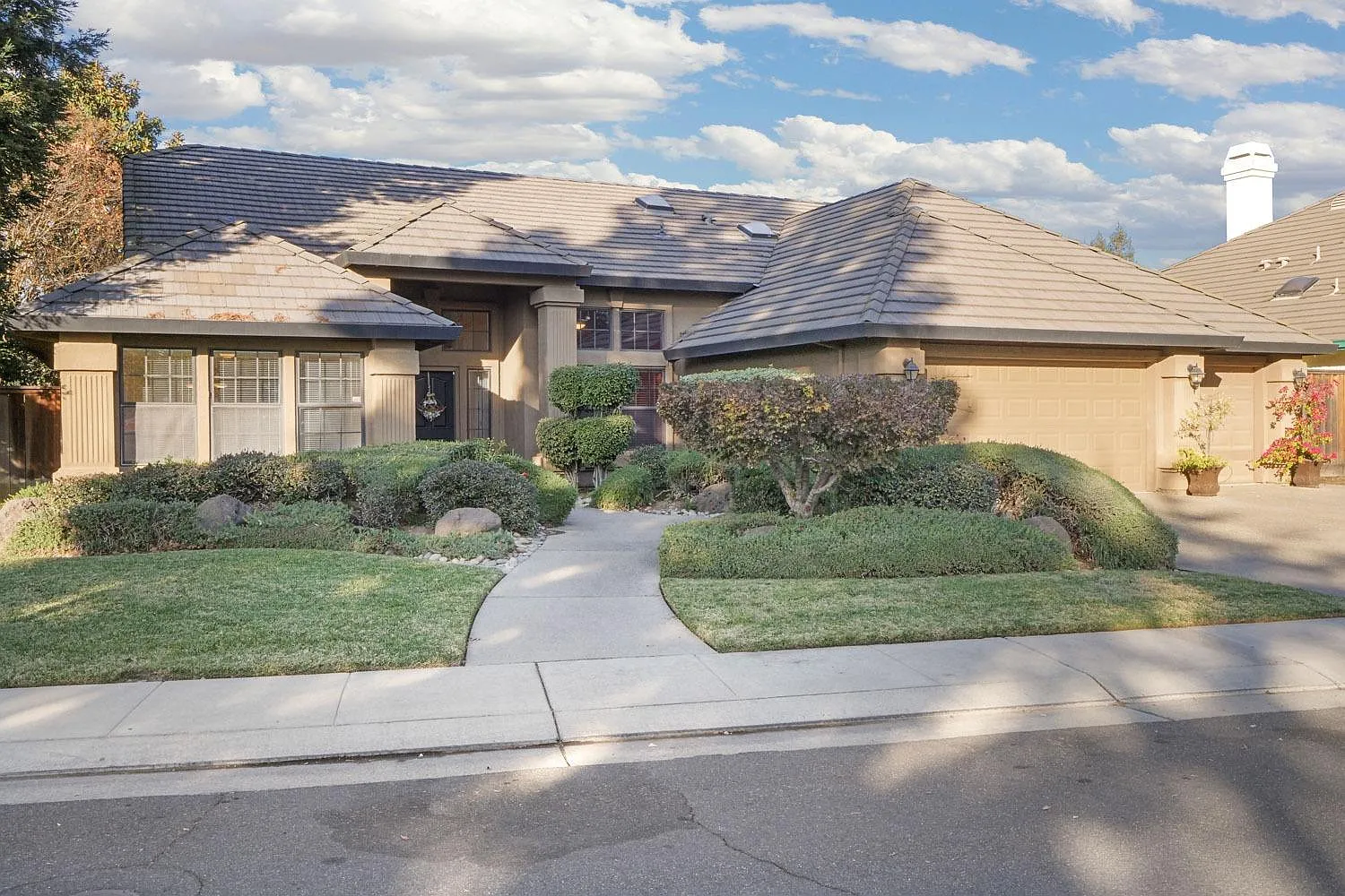 23 Ramblewood Way photo 1