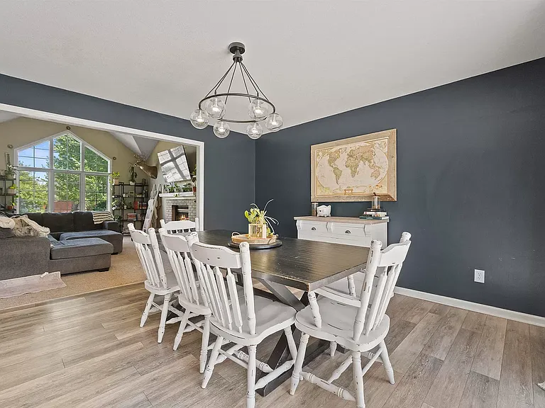 2226 Bluewater Trl — Photo 5