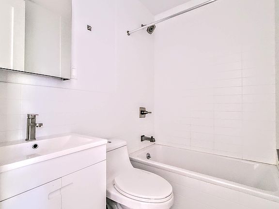 4th image of 975 Washington Ave APT 3J