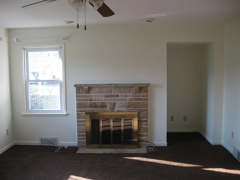 2325 Broadhaven Ave NW — Photo 4