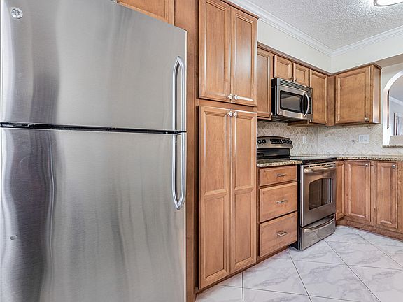 5th image of 7260 Kinghurst Drive #306