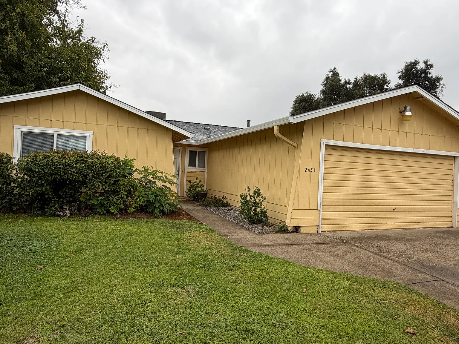 4 bed, $2,300 — Photo 2