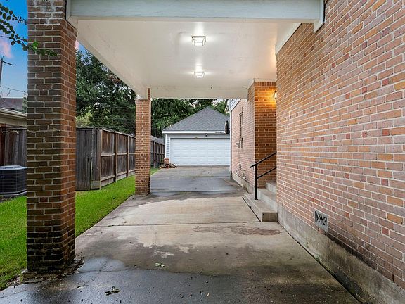 3rd image of 4034 Aberdeen Way