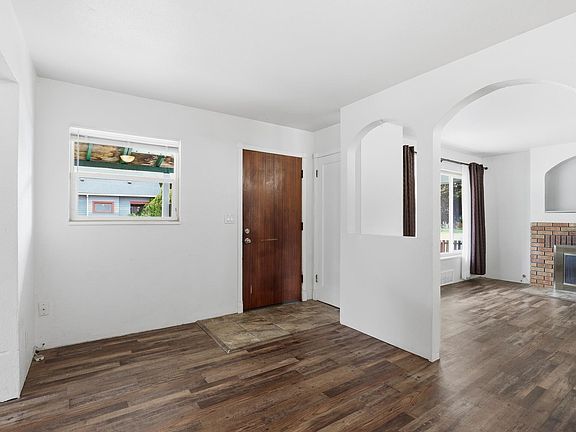 3rd image of 4607 N G St