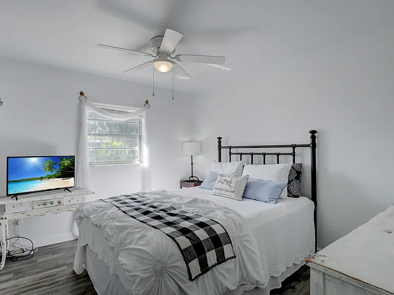 Queen Bedroom 2