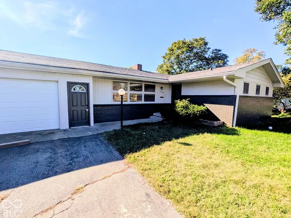 303 Sunset Dr, Columbus, IN 47201