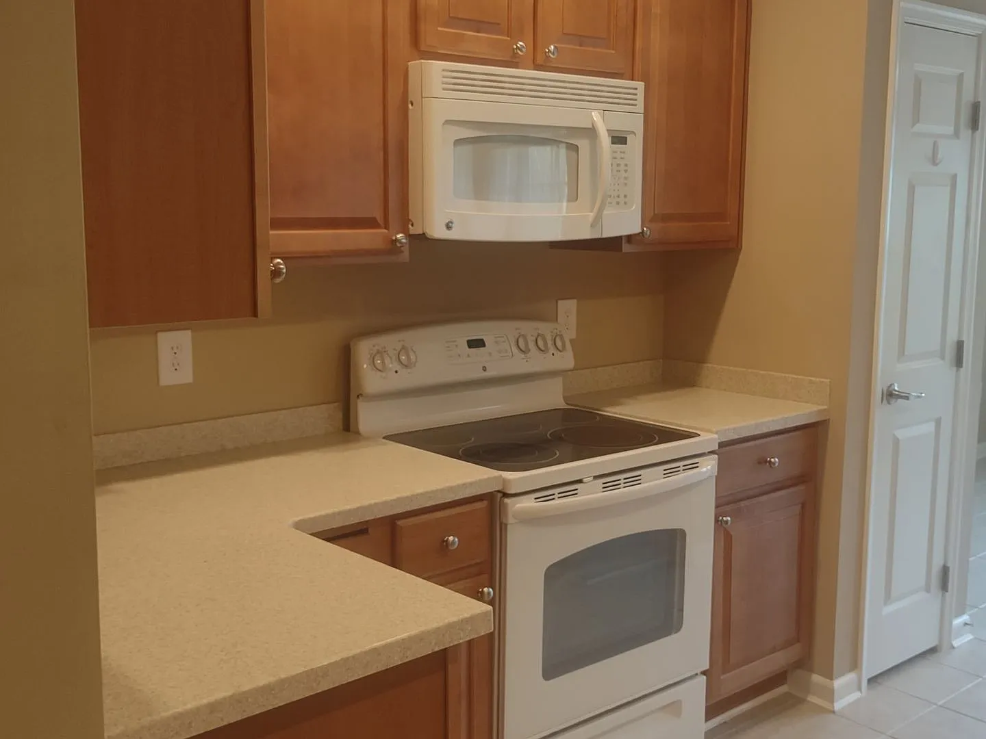 Charming 2BR Condo in Aberdeen — Photo 4