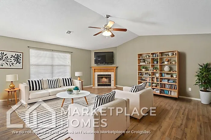 3 bed, 2.0 bath, 1490 sqft, $1,595 — Photo 3