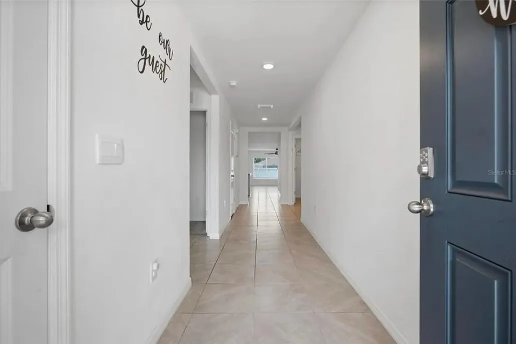 4 bed, 2.0 bath, 1828 sqft, $2,500 — Photo 2