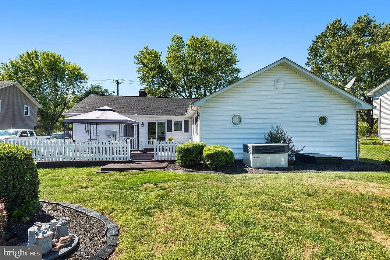 3 bed, 1970 sqft, $3,500 — Photo 3