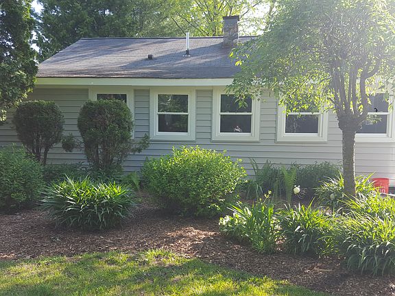 5th image of 90 Leota Blvd