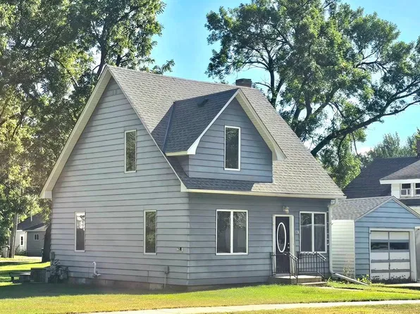 204 E 1st St, Morris, MN 56267