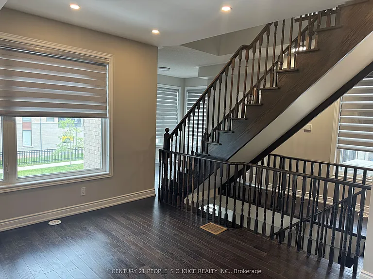 2518 Littlefield Cres — Photo 17