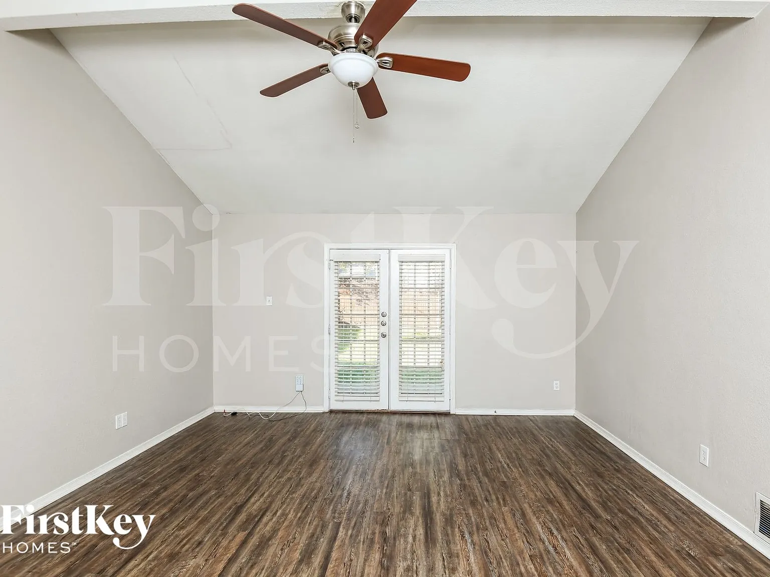 4 bed, 2.0 bath, 1646 sqft, $2,310 — Photo 2