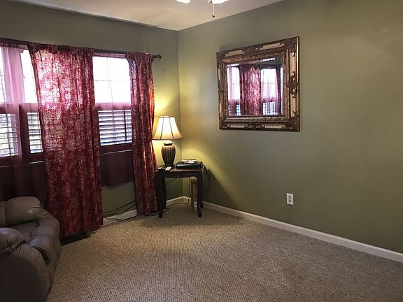 2nd image of 1017 Pine St