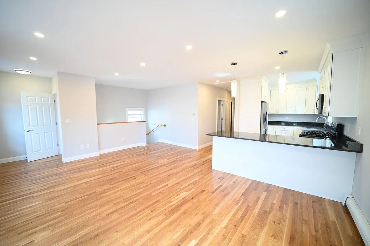 Building Photo - 23 Roberts St #3