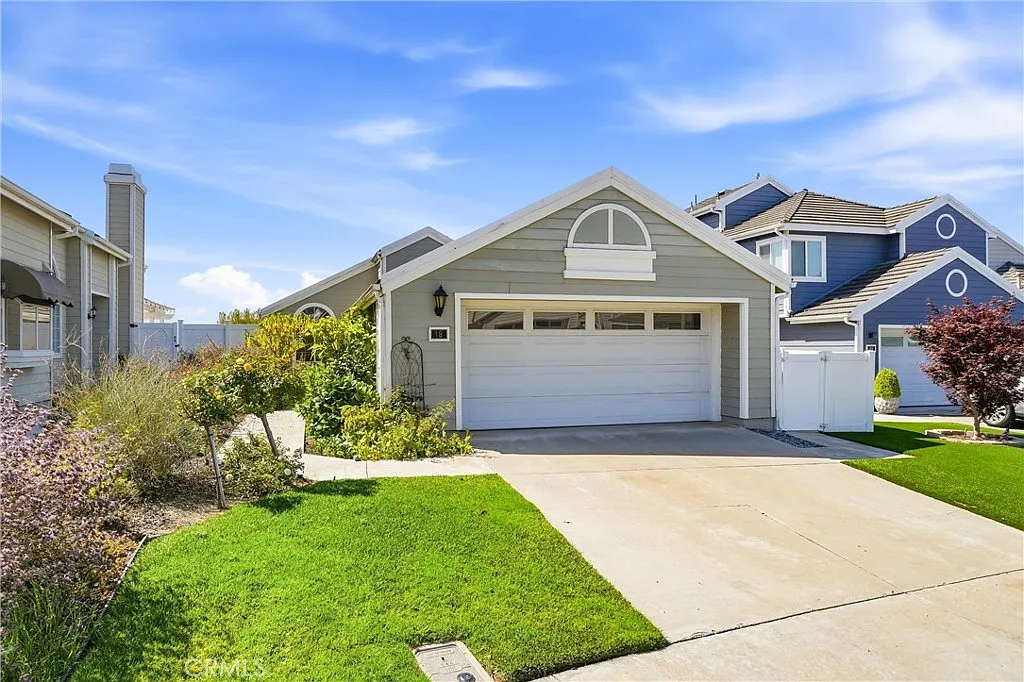 3 bed, 1450 sqft, $6,395 — Photo 3