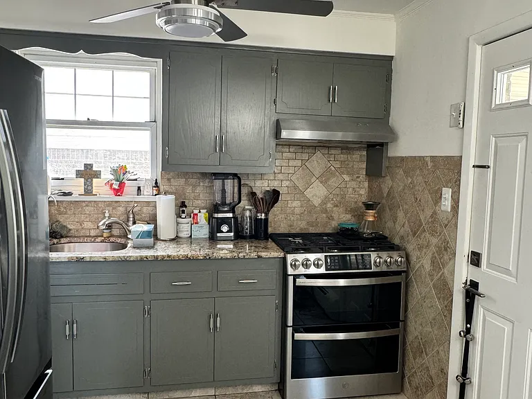 12-28 Lexington St — Photo 6