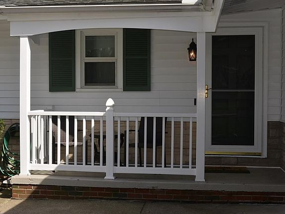Front covered patio for two!