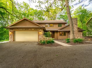 5823 Woods Edge Rd, Fitchburg, WI 53711