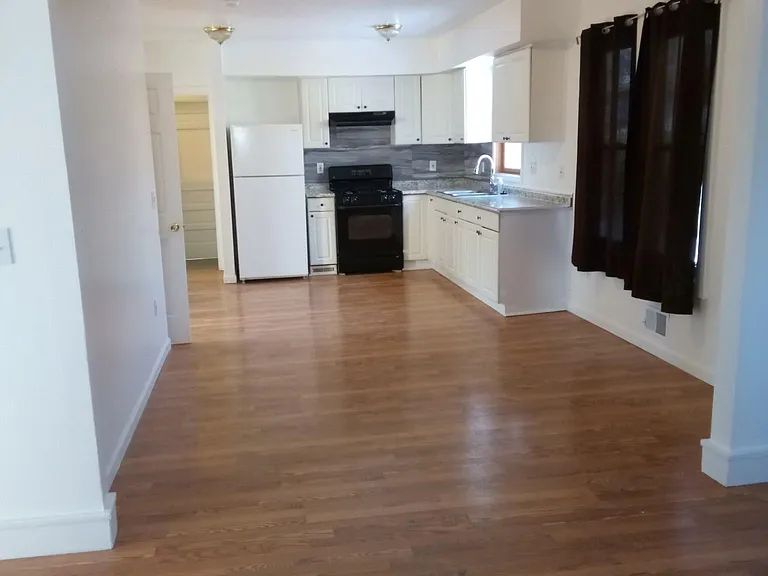 23123 Stauber Ave — Photo 4