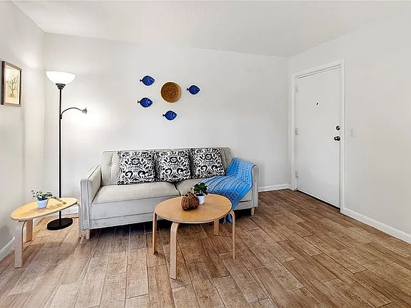 4th image of 2764 Hidden Lake Blvd