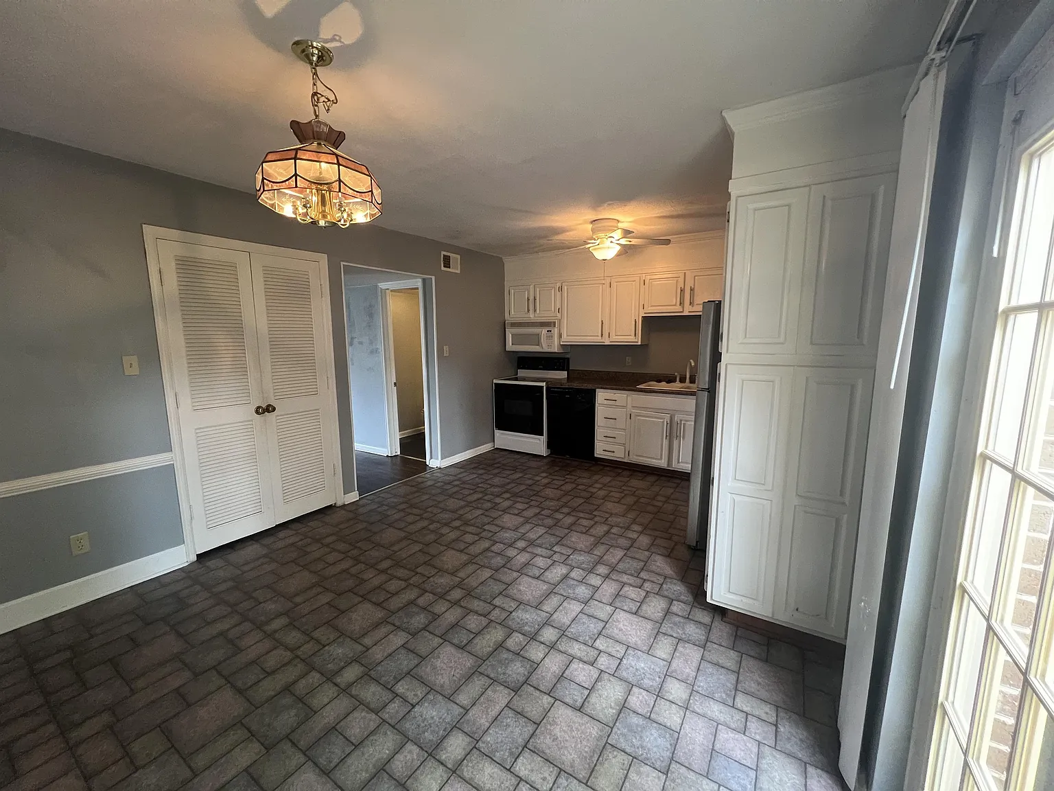 10 Westdale Drive - 1 — Photo 2