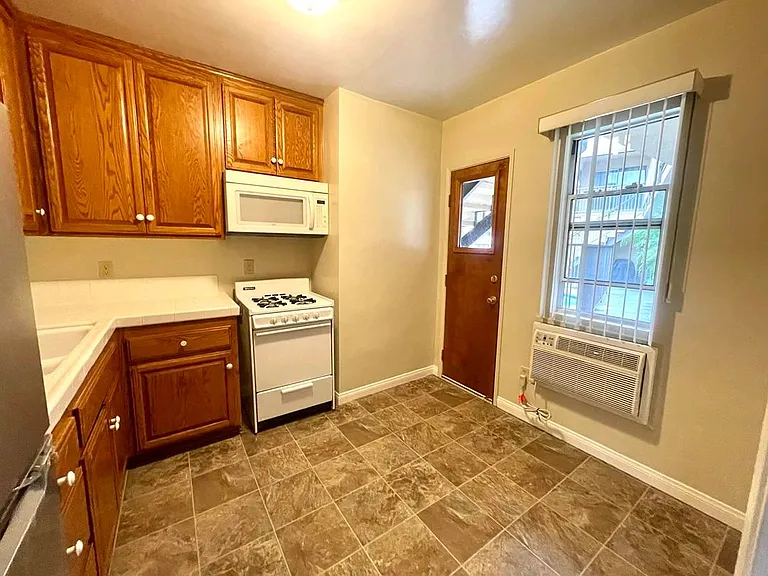 4451 Lakeside Dr #A — Photo 6