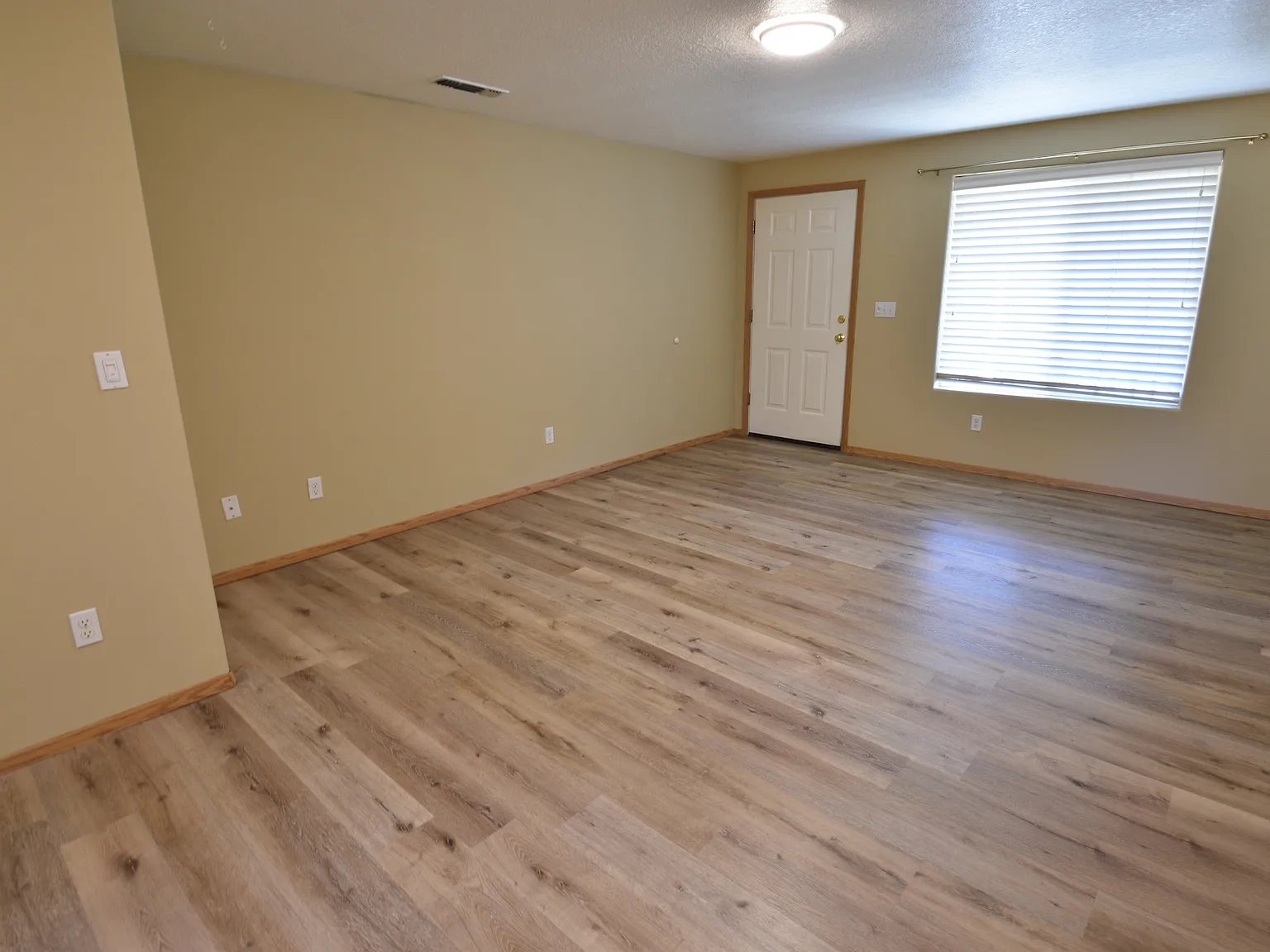 2 bed, 2.5 bath, 1074 sqft, $1,750 — Photo 4
