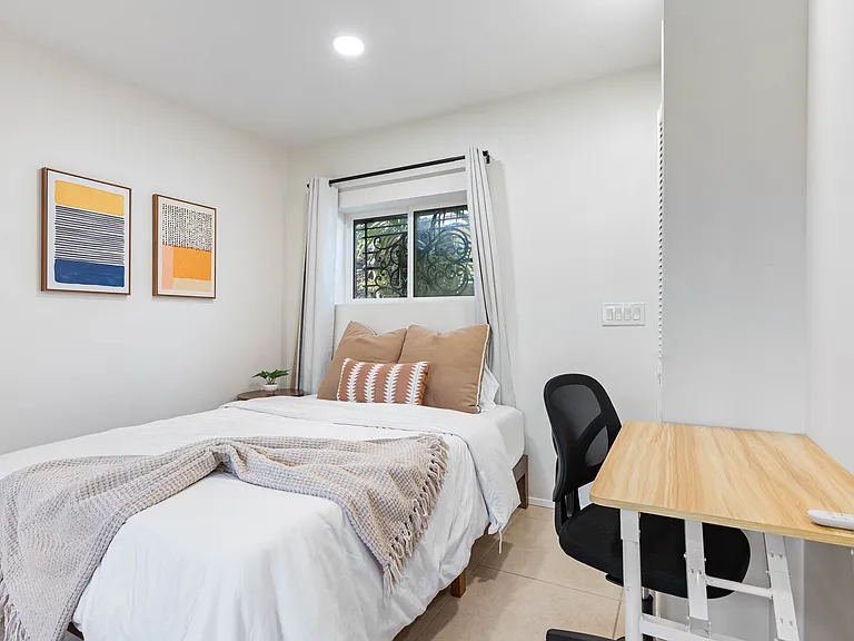 1035 Felder St — Photo 13