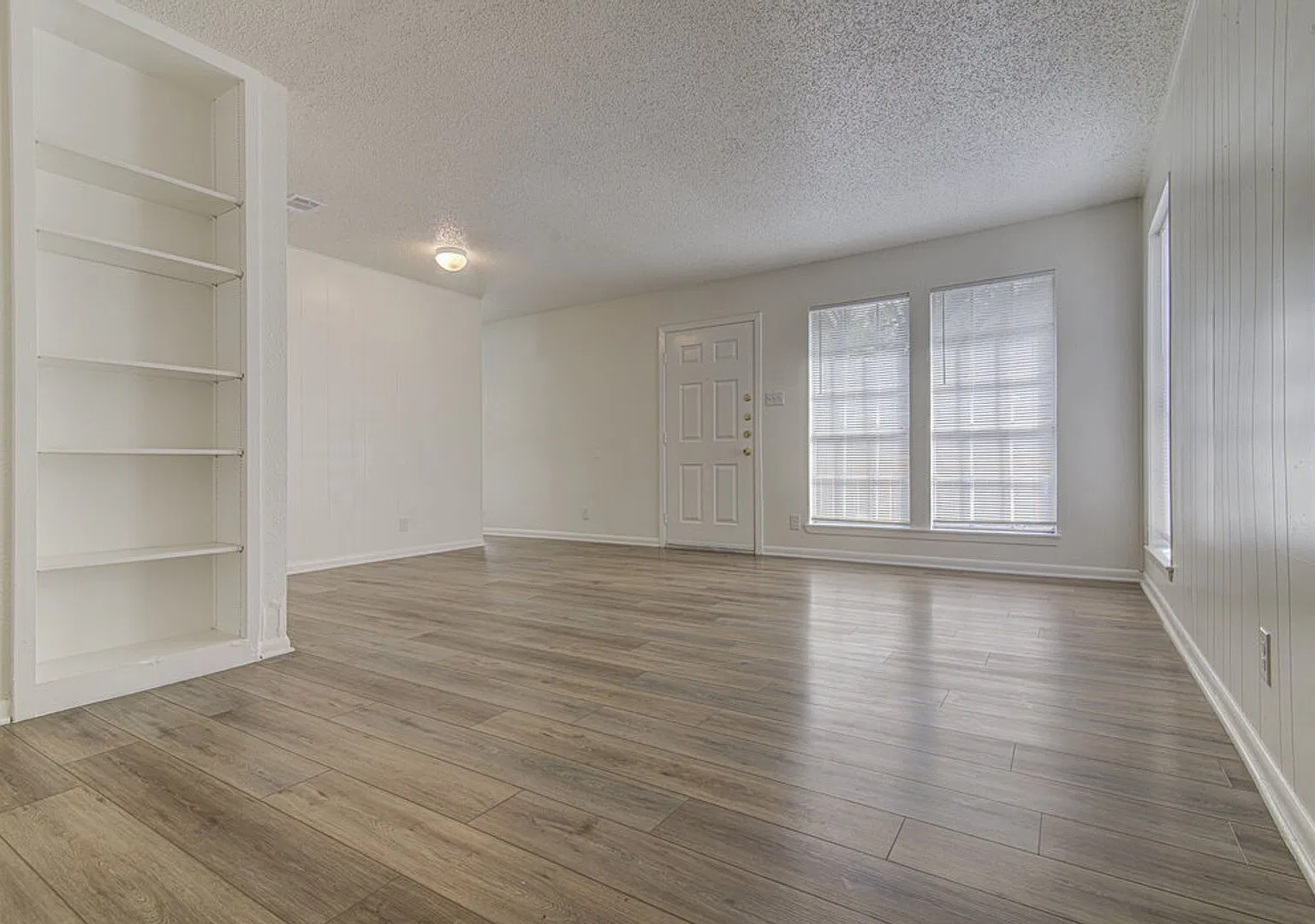 404 W Dittmar Rd — Photo 4