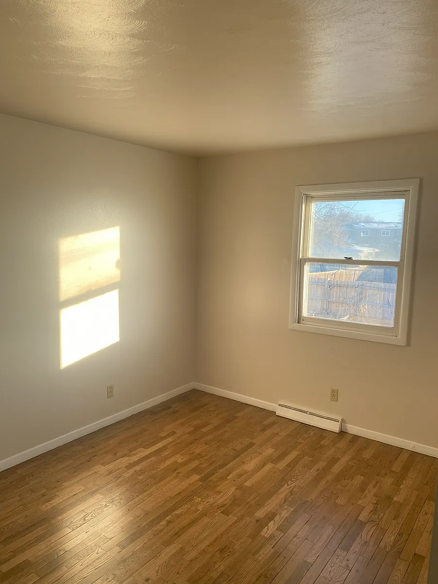 Building Photo - 323 E Jackson St #4