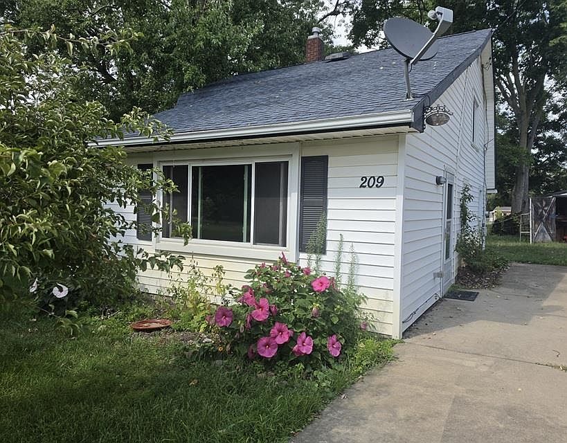 1st image of 209 Park St